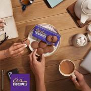 Cadbury Chocobakes Choc Filled Cookies,Smooth chocolatey centre 75 G