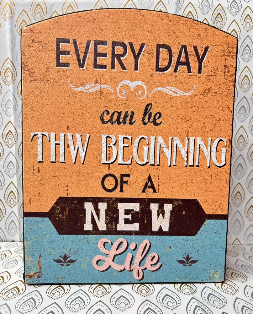 Fancy Key hanging Polyresien New Life Box